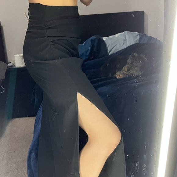 NWT Stradivarius long skirt with leg slit - size 4 - Picture 1 of 7